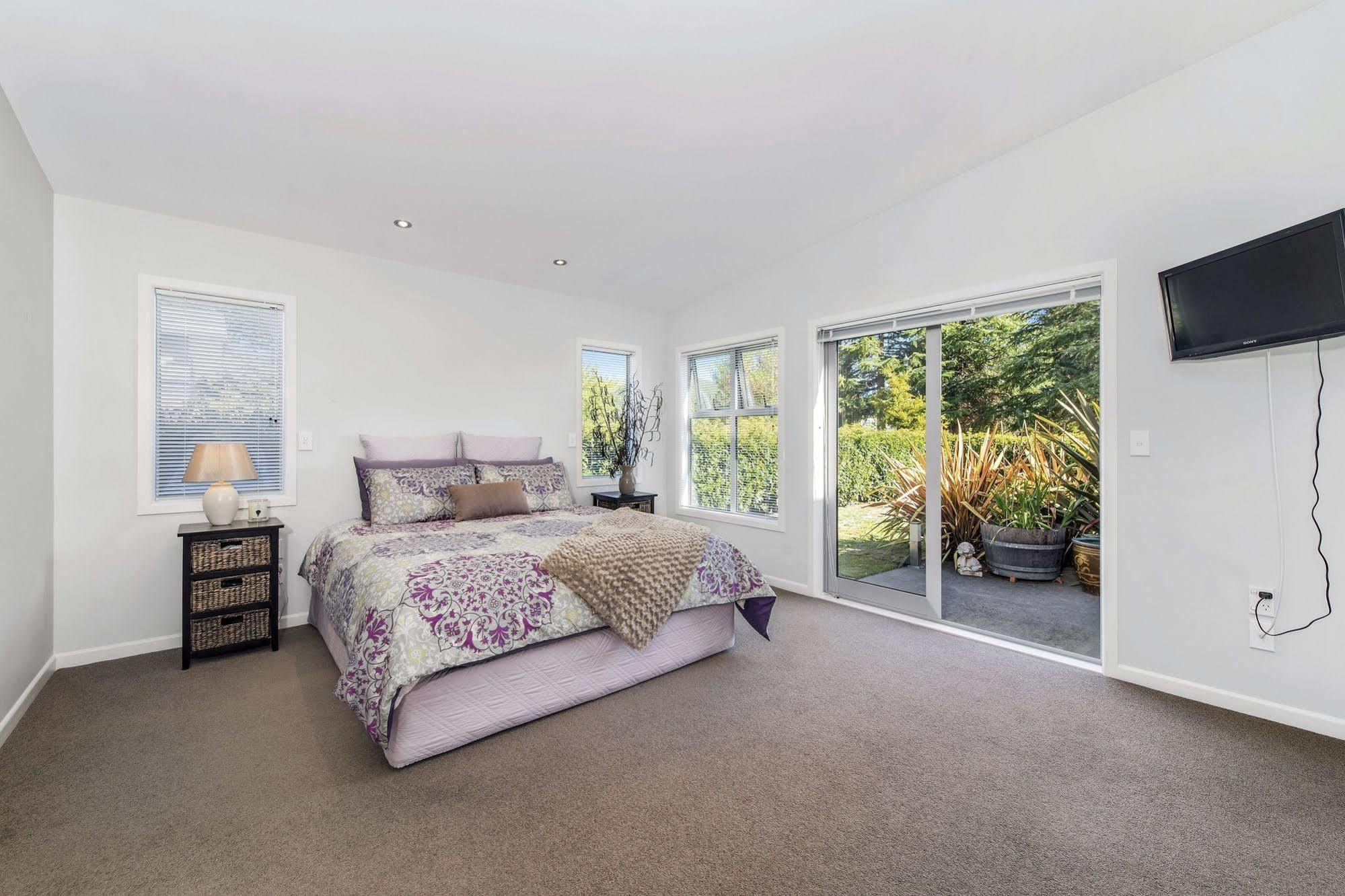 Lupin Lodge Bed & Breakfast Taupo Dış mekan fotoğraf
